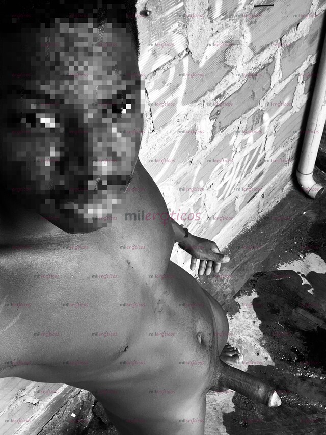 FOTOS DE MORENO SEXY Y CALIENTE CON 22CM PARA COMPLACERTE
