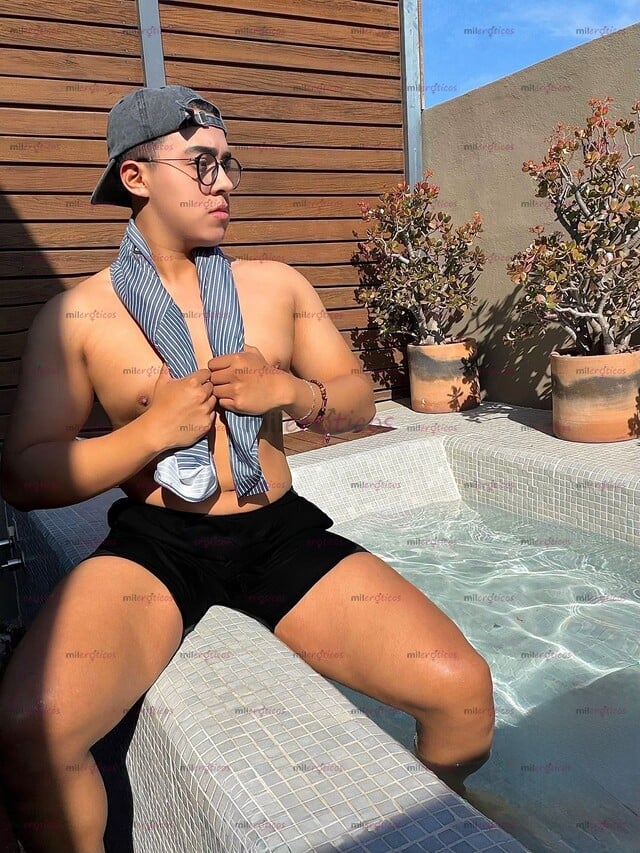 FOTOS DE JOVENCITO CALIENTE,TIERNO PERO CACHONDO DISPUESTO A DARTE PLACER 18 AÑITOS