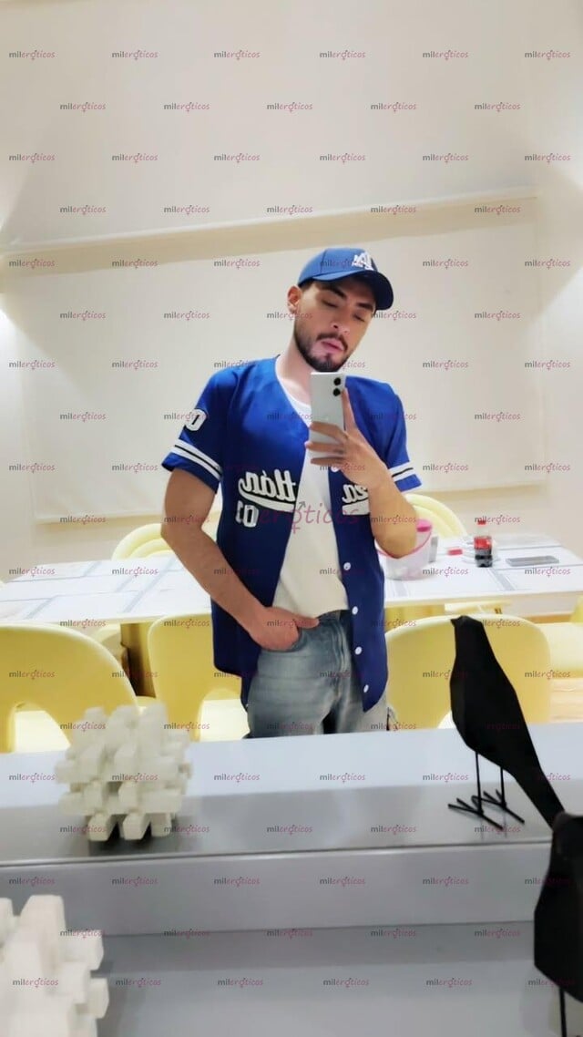 FOTOS DE ABRAHAM, CHICO DELGADO, ACTIVO Y MUY CALIENTE!