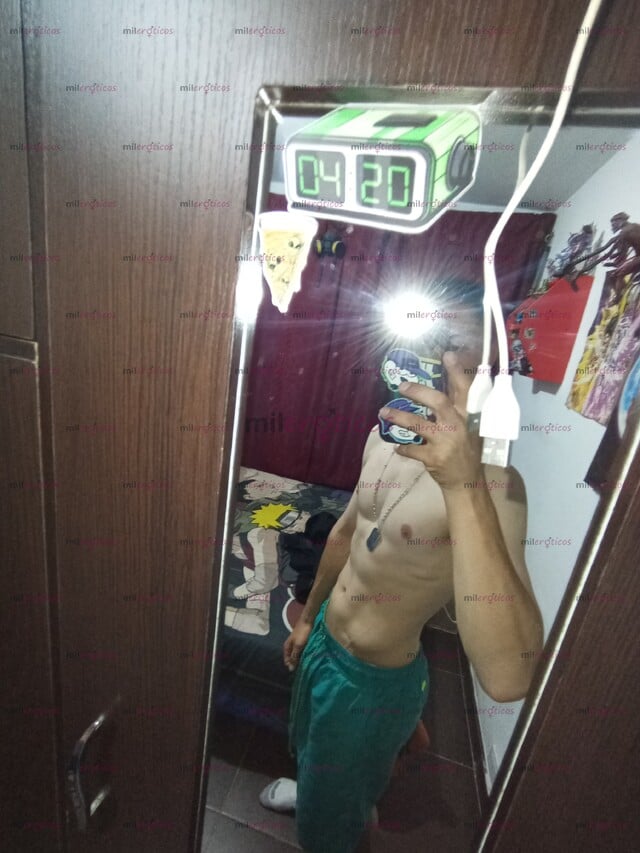 FOTOS DE CABALLERO JOVEN DE 24: CARISMA, ESTILO Y COMPAÑÍA