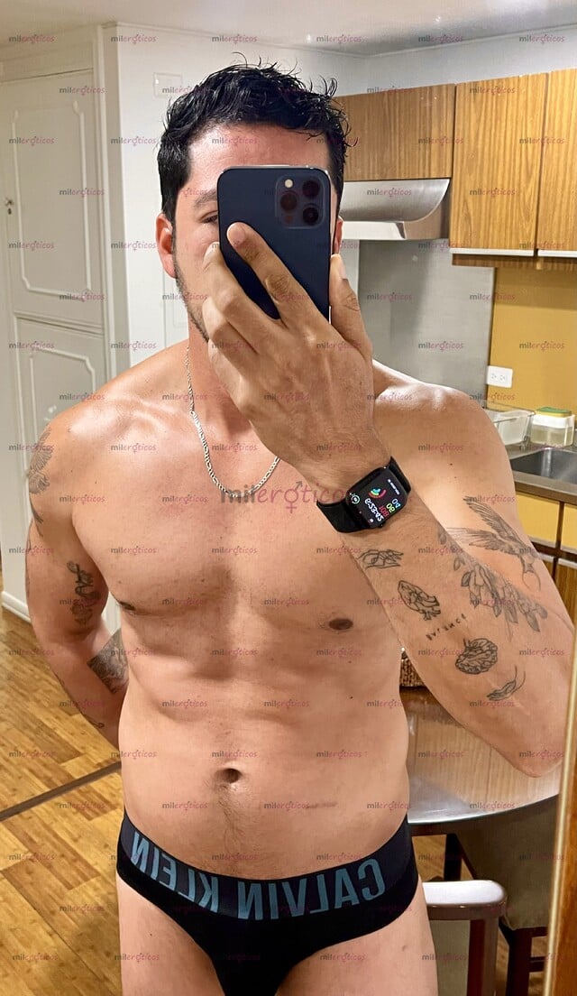 FOTOS DE ACTIVO, ALTO, MORBOSO CALIENTE, CON GANAS DE DILATARLE EL CULO A PUNTA DE LENGUA