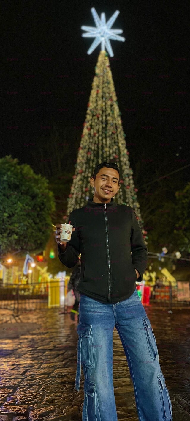 FOTOS DE UN CHICO DIVERTIDO AMABLE UMILDE TRABAJADO DISPUESTO A TODO