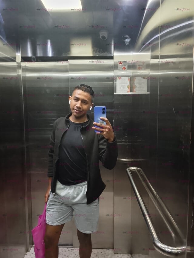 FOTOS DE UN CHICO DIVERTIDO AMABLE UMILDE TRABAJADO DISPUESTO A TODO