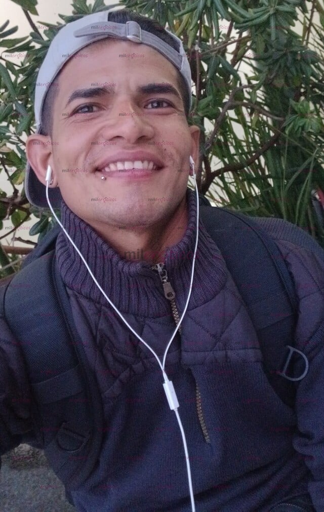 FOTOS DE CHICO CALIENTE VERSÁTIL APASIONADO AL SEXO HAGO JUEGO DE ROLES VERSÁTIL ACTIVO