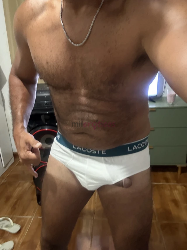 Ola me chamo marcos macho ativo com pegada macho carinhoso e sou bruto ao mesmo tempo ai voce escolhe heheheh gosto de fuder um cuzinho estou aqui pra...