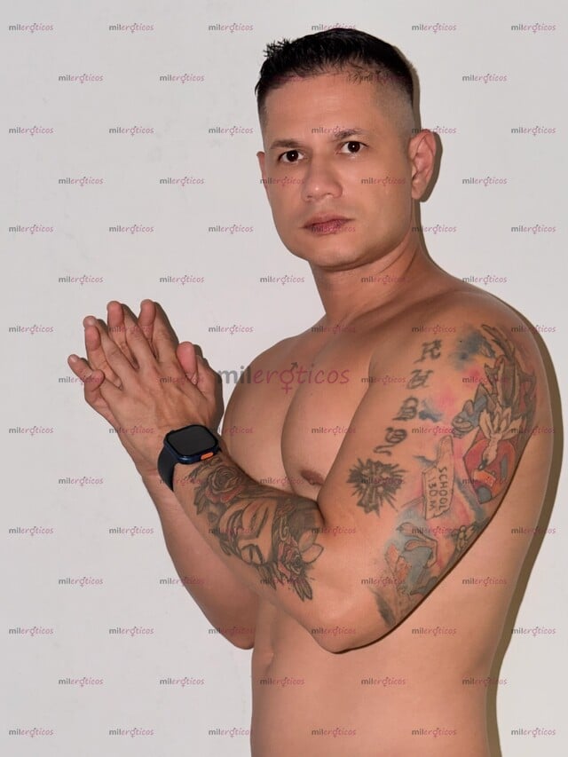 FOTOS DE BARBERO COLOMBIANO , SATISFACE EL MORBO DE SENTIR EL BULTO
