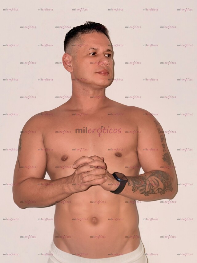 FOTOS DE BARBERO COLOMBIANO , SATISFACE EL MORBO DE SENTIR EL BULTO