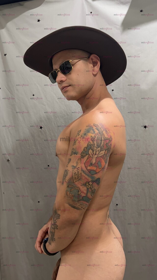 FOTOS DE BARBERO COLOMBIANO , SATISFACE EL MORBO DE SENTIR EL BULTO