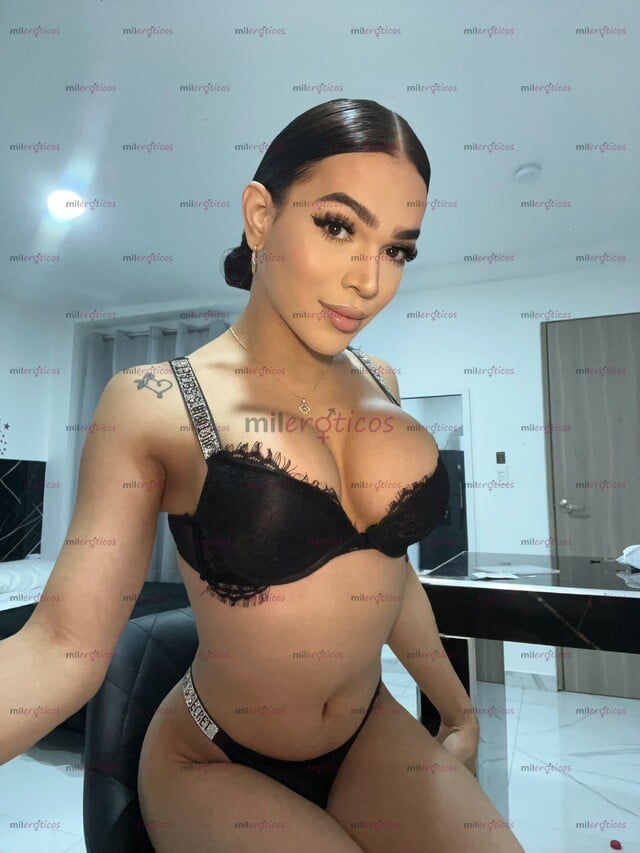 FOTOS DE MIA MONTESINOS TRANSEXUAL DE 20 CM DE VERGA Y BUEN FÍSICO ESBELTA Y ELEGANTE