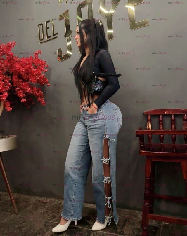 FOTOS DE HERMOSA MODELO VIP 20 AÑOS CON CURVAS IMPRESIONANTES ALTA NALGONA