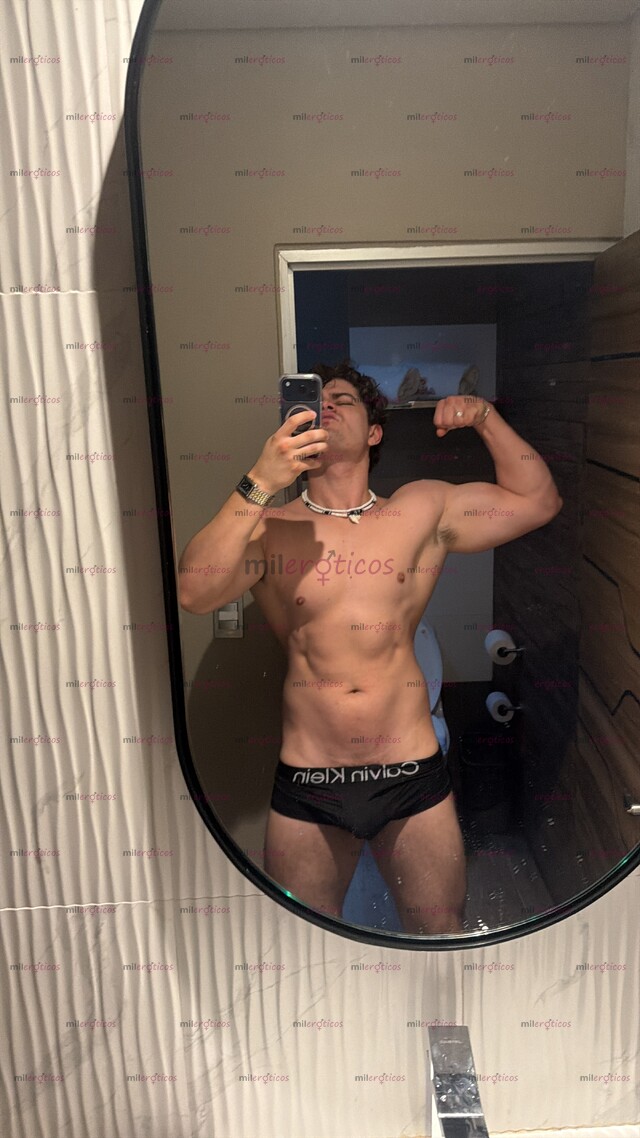 FOTOS DE JOVEN ATRACTIVO Y MUSCULOSO CON CONTENIDO GAY, PERSONALIZADOS Y VIDEOLLAMADAS