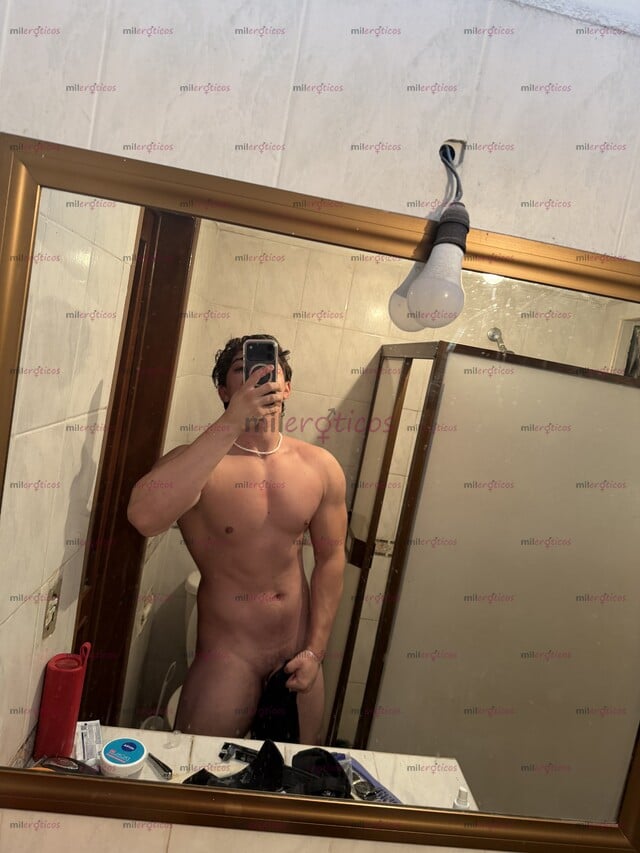 FOTOS DE JOVEN ATRACTIVO Y MUSCULOSO CON CONTENIDO GAY, PERSONALIZADOS Y VIDEOLLAMADAS