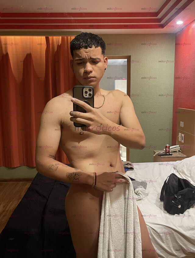 FOTOS DE JOVEN LATINO .22CM DE PASO EN CDMX DISPUESTO A TODO FETICHES,MORBO,LLUVIAS ECT