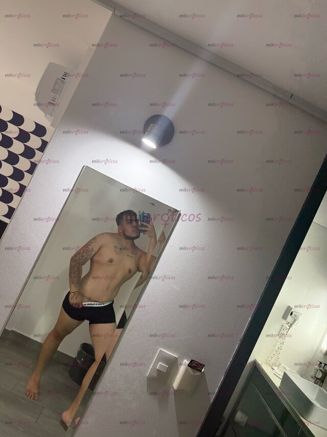 FOTOS DE SOY JOSUÉ , TENGO 27 AÑOS SOY ACTIVO Y ABIERTO A PASAR UN MOMENTO MUY HOT.