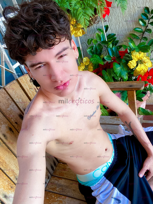 FOTOS DE JOVEN VERSÁTIL FETICHISTA. APARTAMENTO PRIVADO. MACHOS SOLVENTES.