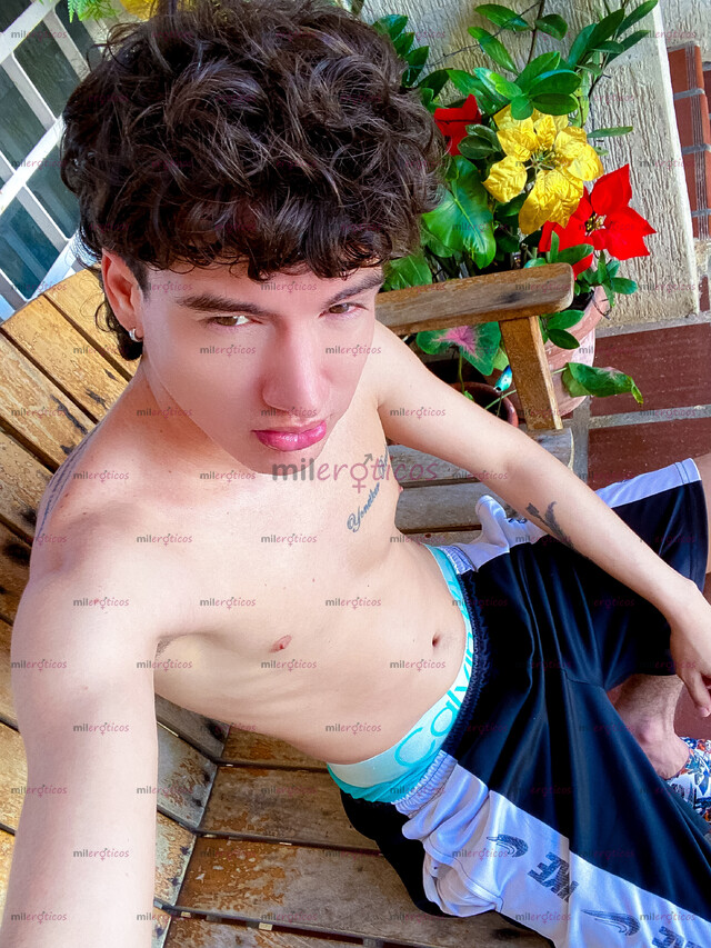 FOTOS DE JOVEN VERSÁTIL FETICHISTA. APARTAMENTO PRIVADO. MACHOS SOLVENTES.