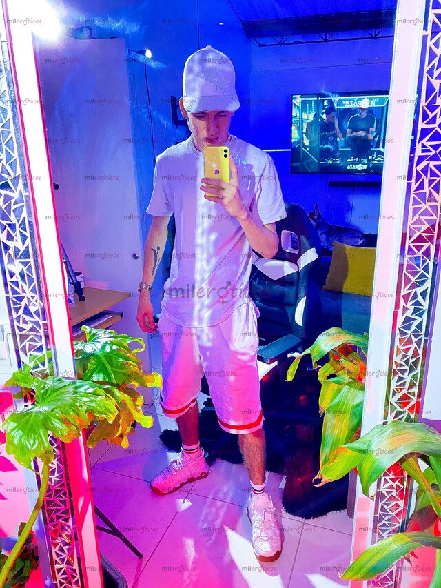 FOTOS DE CHRISTOPHER BACH JOVEN CREADOR DE CONTENIDO PARA ADULTOS
