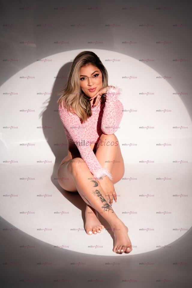 FOTOS DE UNA CHICA MUY CALIENTE, Y SEXY. LISTA PARA COMÉRTELA AMORE