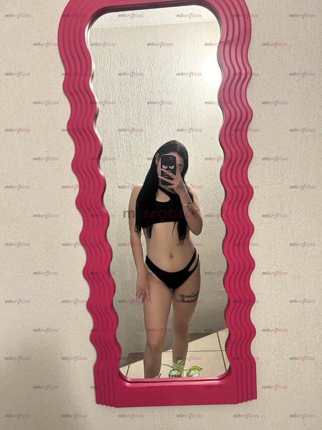 FOTOS DE CHICA VIP PETIT DE 1.52M CON LUGAR CALIENTE