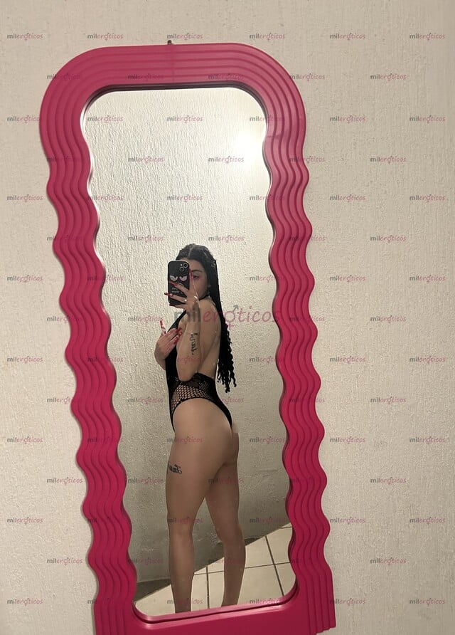 FOTOS DE CHICA VIP PETIT DE 1.52M CON LUGAR CALIENTE
