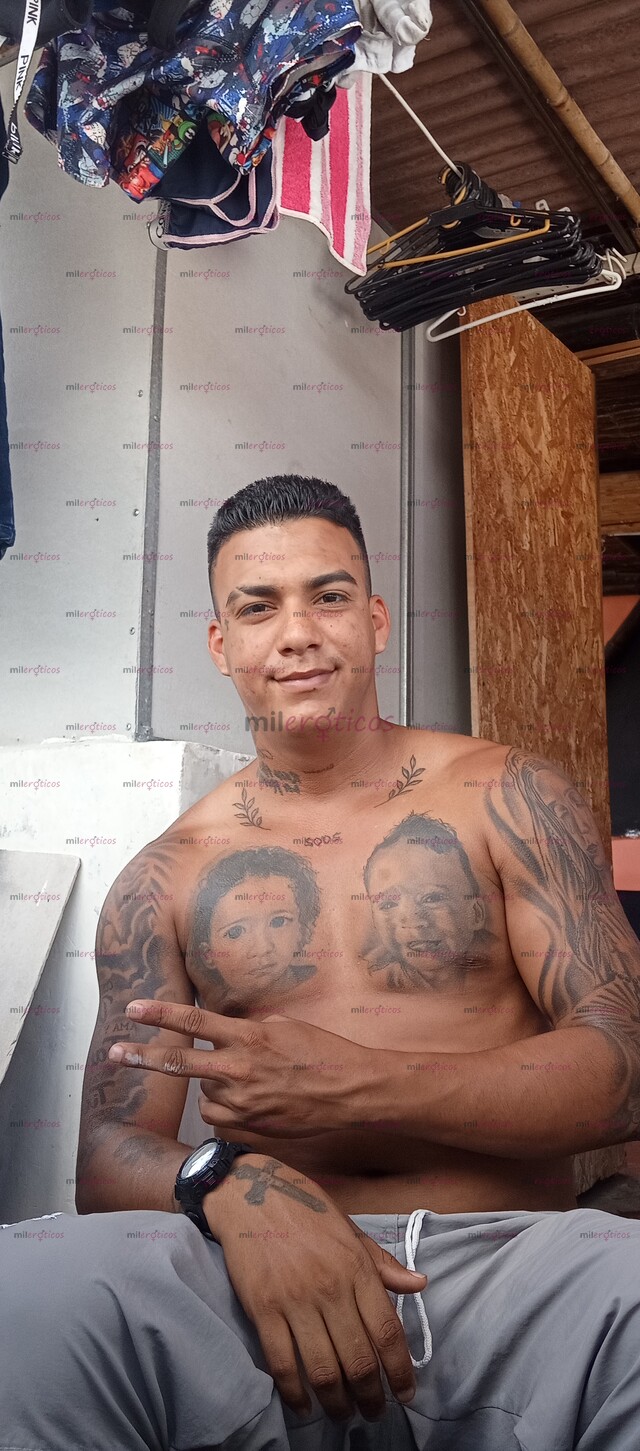 FOTOS DE CONTENIDO VIRTUAL MUY CALIENTE 21 CM MORENO TATUADO Y VERGON MUY LECHERO