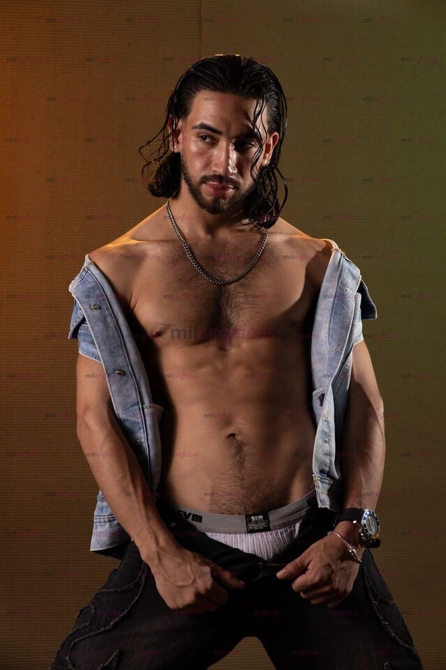 FOTOS DE MACHO PELUDO, VERGON Y VERSATIL , COMPLACIENTE Y SUPER BUENA VIBRA