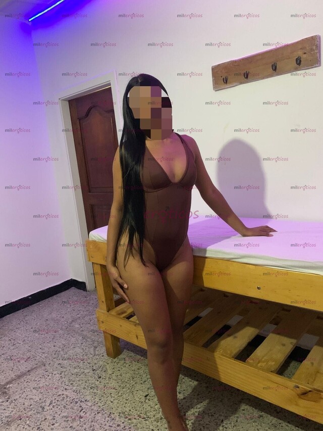FOTOS DE DELICIOSA PORNO CON CURVAS DE IMPACTO MAMADA PROFUNDA Y POSES DE GIMNASIA