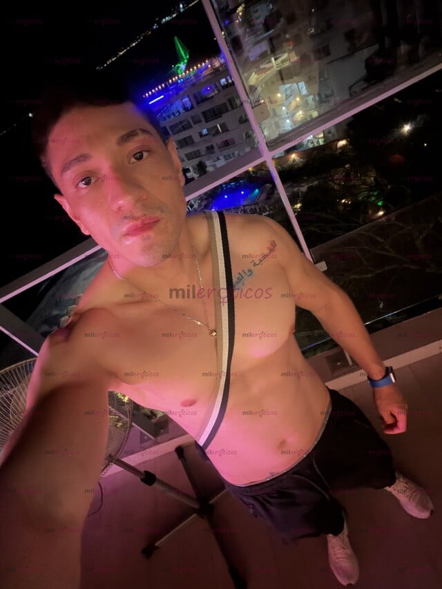 FOTOS DE CHAKALIN BISEXUAL VERGON CON 22 CM DE VERGA GRUESA REALES!!