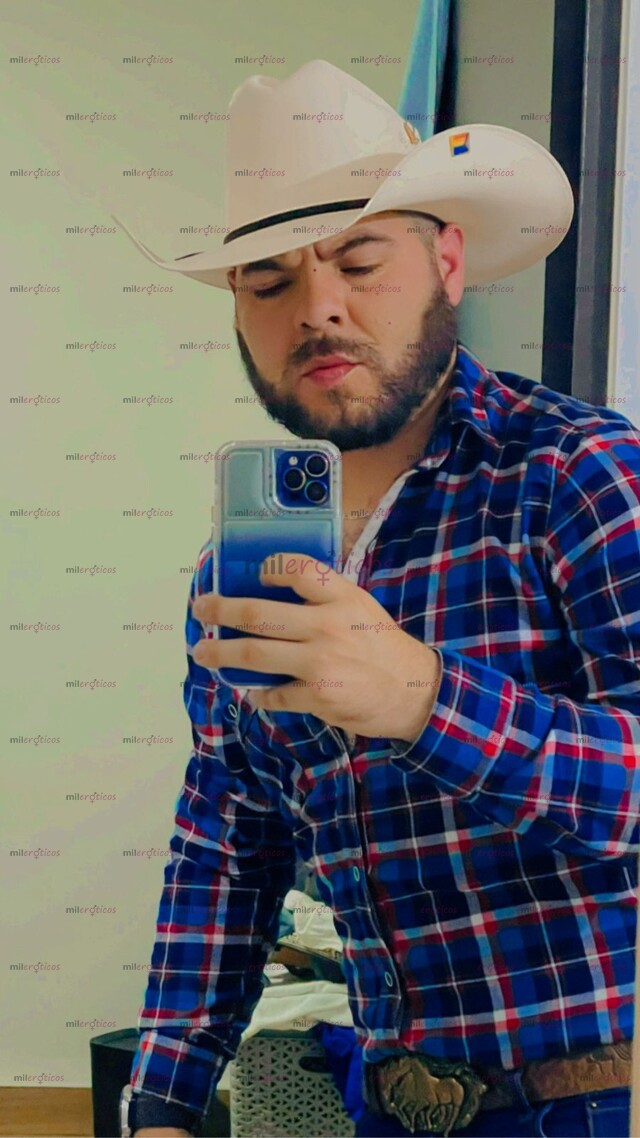 FOTOS DE VATO MACHIN ACTIVO AL 100 PERO ESO NO QUITA UNA BUENA MAMADA DE CULO Y VERGA.