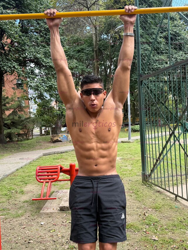 FOTOS DE MACHO ATLÉTICO SERIO, VERGON LECHERO , RECIÉN LLEGADO A LA CIUDAD