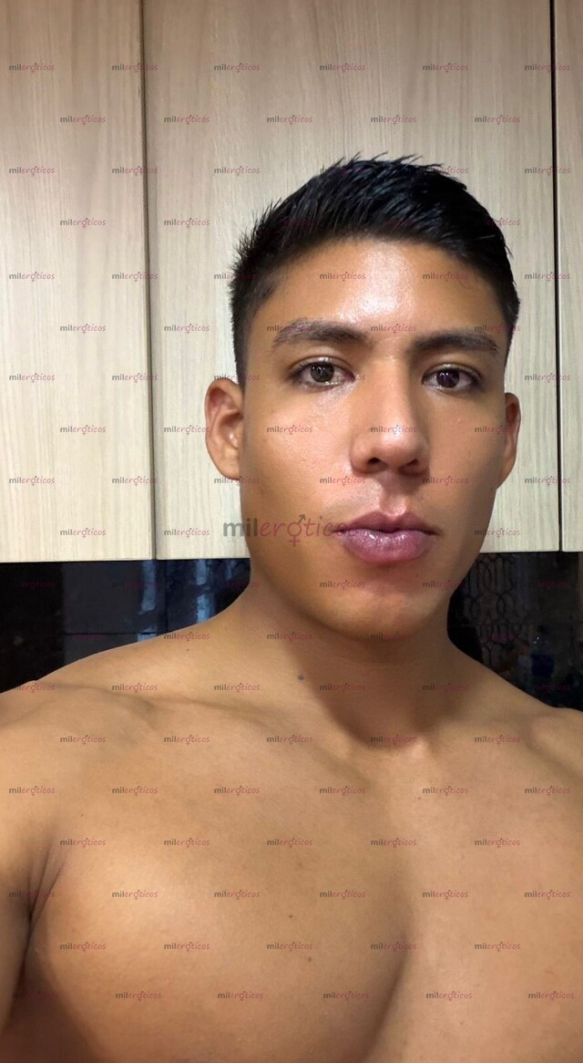 FOTOS DE MACHO ATLÉTICO SERIO, VERGON LECHERO , RECIÉN LLEGADO A LA CIUDAD
