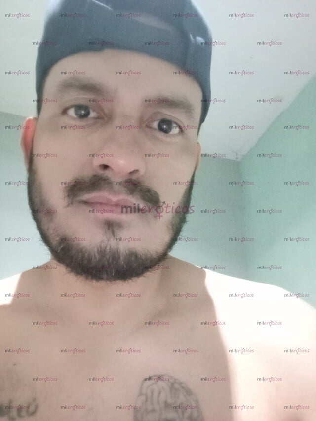 FOTOS DE MORENO DELGADO BIEN DOTADO DURO Y MADURO SABOR CHOCOLATE