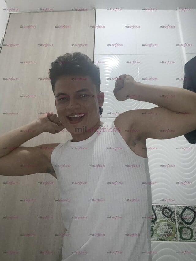 FOTOS DE LEON JOVEN MASCULINO, EXTROVERTIDO CON GANAS DE HACER TUS FANTASÍAS REALIDAD