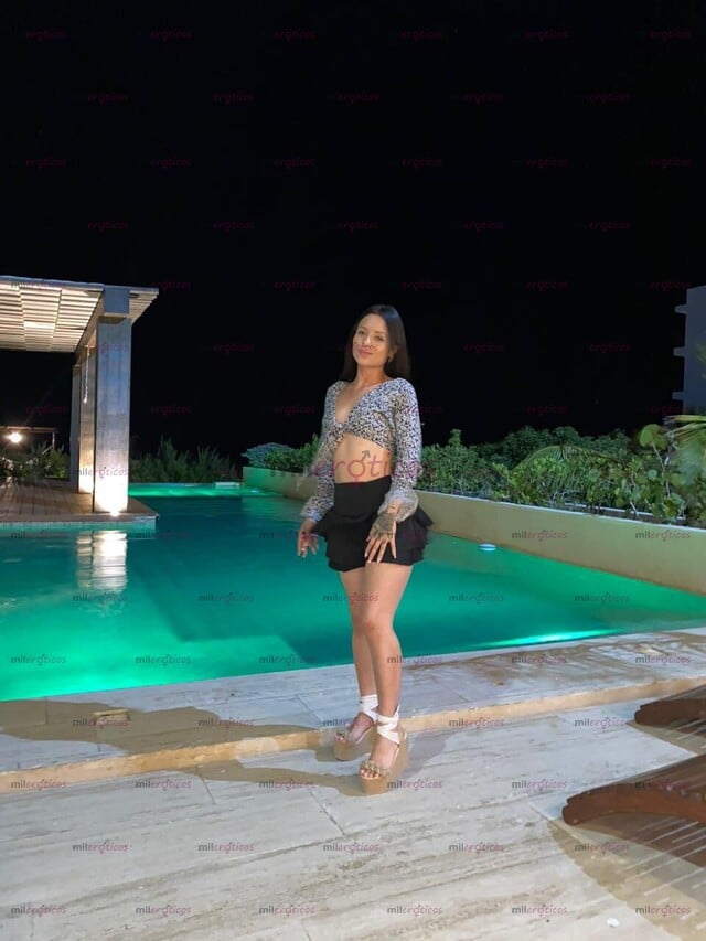 FOTOS DE SEXI FLAQUITA DE GYM, CUERPO BIEN RICO Y PIERNAS BIEN DURAS CULO PARADITO RICO