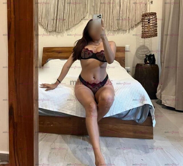 FOTOS DE CALIENTE FLAQUITA CON GANAS DE SER TUYA COMPLETAMENTE