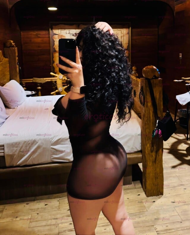 FOTOS DE ZORRA CUBANA DE ANO DILATADO EXPERTA EN SHOW DE CACA Y ORINARME