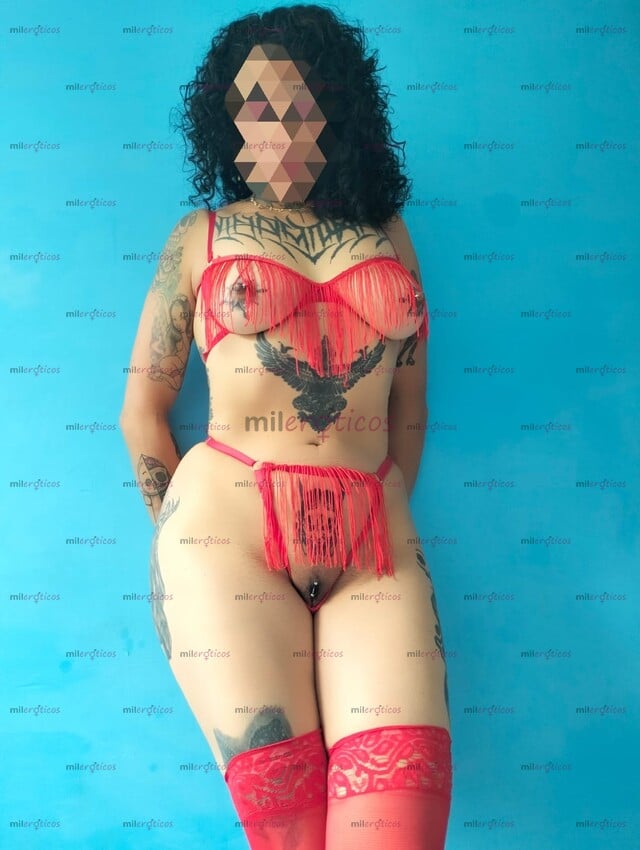 FOTOS DE MORENITA ATLÉTICA, ALTA, TATUADA, TERAPEUTA PROFESIONAL