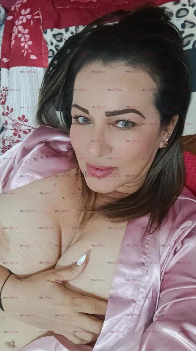 FOTOS DE HERMOSA MUJER DE GRANDES ATRIBUTOS , APASIONADA , COMPLACIENTE