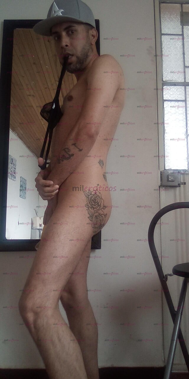 FOTOS DE BARBERO SERVICIOS AL DESNUDO EN TANGA O SUSPENSORIOS.