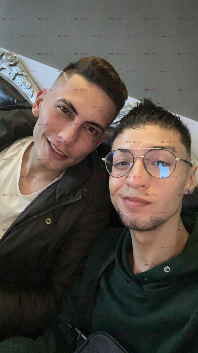 FOTOS DE SOMOS 2 CHICOS DOTADOS , ARDIENTES Y COMPLACIENTES