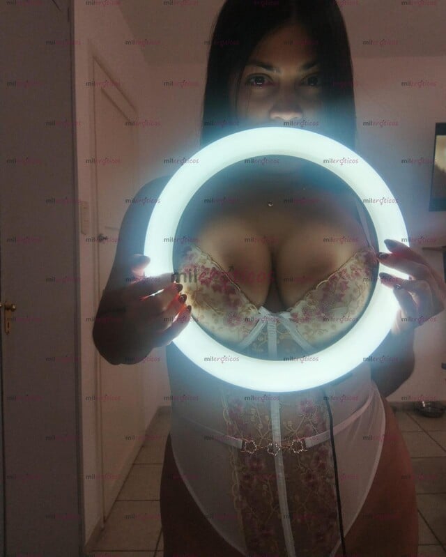 FOTOS DE TETONA Y CULO RICO, MORENA CON GANAS DE PASARLA RICO CONTIGO