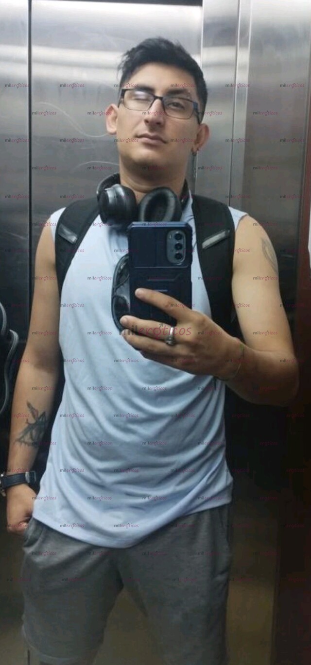 FOTOS DE ESTUDIANTE UNIVERSITARIO VERSÁTIL, DISPUESTO A TODO