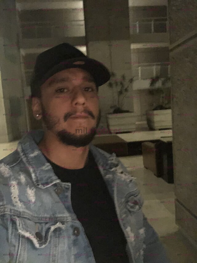 FOTOS DE ANTWAN VENEZOLANO CON LUGAR ACTIVO DISPONIBLE 20 CMPARA CULITOS CALIENTES