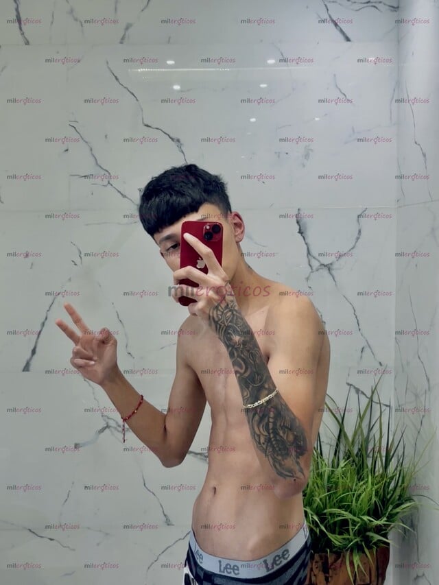 FOTOS DE JOVEN DELGADO DE 20 AÑOS DE GRAN VERGA LECHERA