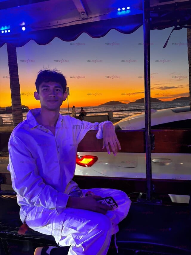 FOTOS DE SOY UN CHICO DIVINO, DELGADO, ME ENCANTA BESAR Y TOCAR