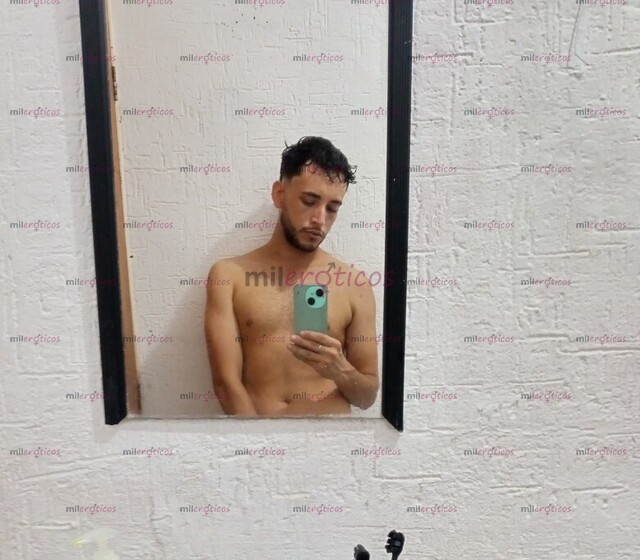 FOTOS DE CHICO VERSÁTIL JOVEN, ATENTO Y CON MANOS EXPERTAS EN MASAJES