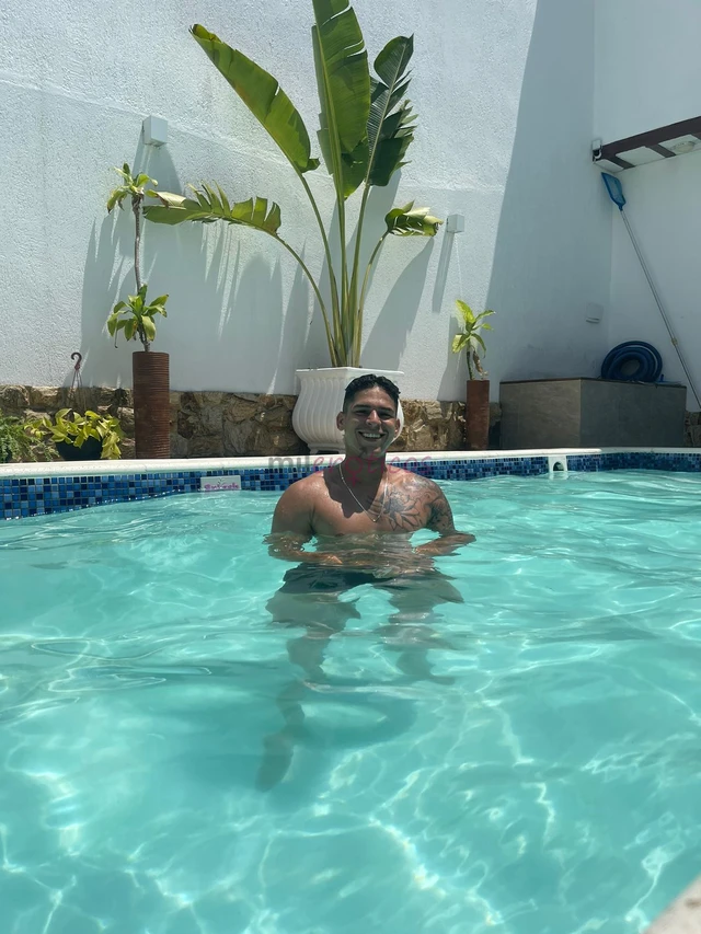 Eu sou educado papo fluente masculo carinhoso atencioso carismatico gostoso e cheiroso quer mais oque para uma companhia perfeita ja encontrou tratame...