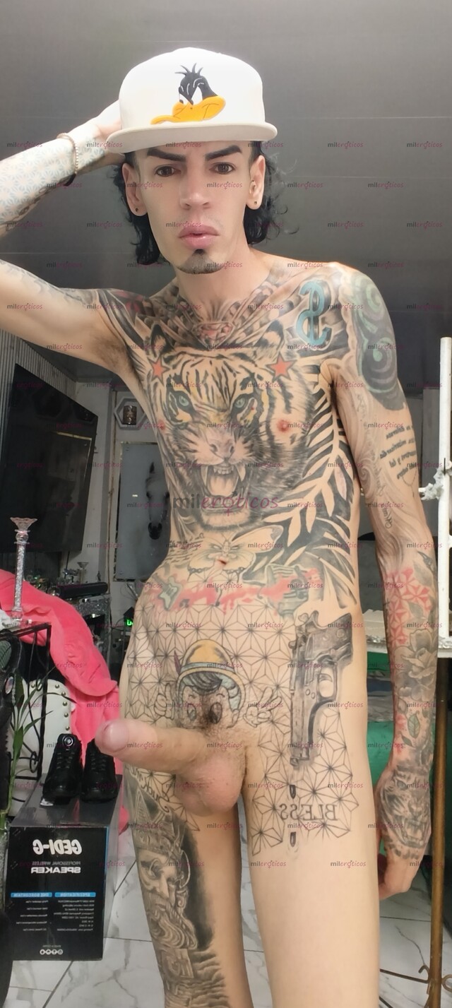 FOTOS DE FLACO ACTIVO BLANCO TATUADO VERGON SERIO RESERVADO