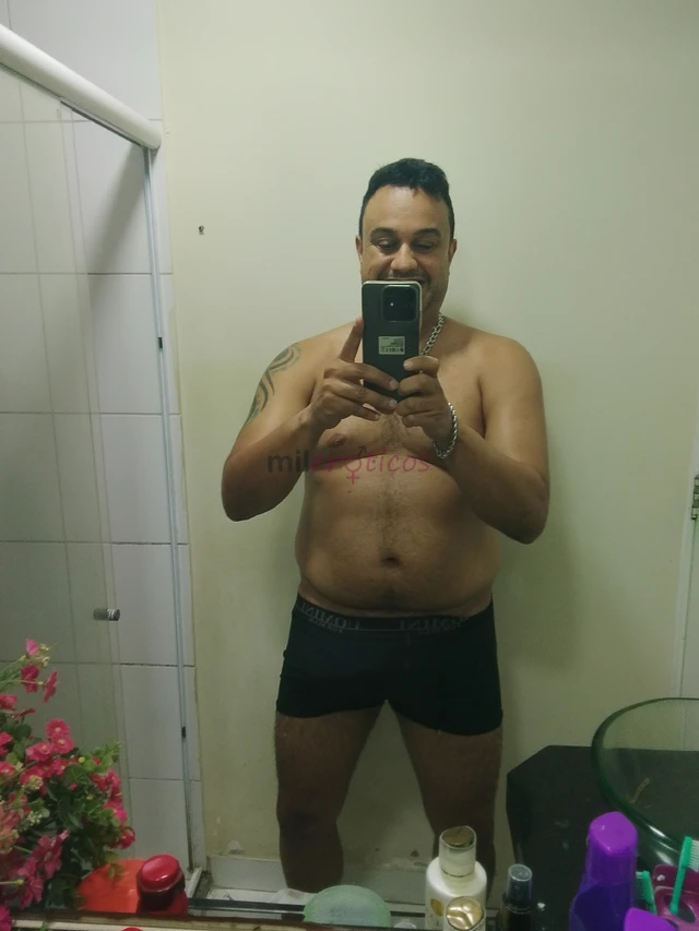 Faco gostoso mulheres de todas as idades valor para mulheres 150 reais para homens 300 e faco so o papel de ativo vem se divertir comigo vou ate sua r...