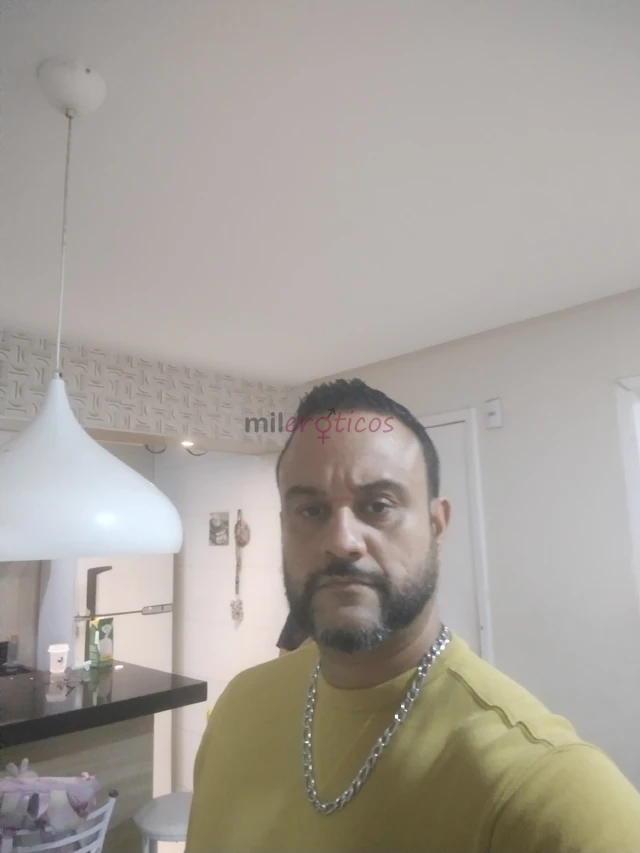 Faco gostoso mulheres de todas as idades valor para mulheres 150 reais para homens 300 e faco so o papel de ativo vem se divertir comigo vou ate sua r...